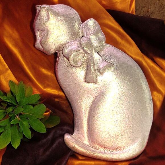 Cat with Bow Pewter 1 3/8" Brooch/Lapel Pin! - Picture 1 of 3